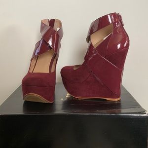 Maroon wedges
